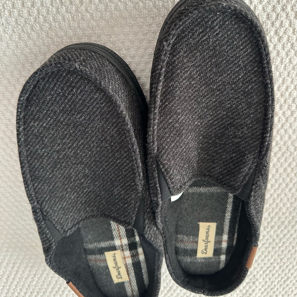 Dearfoams Gray/Black Memory Foam Slippers with Textured Fabric and plaid lining